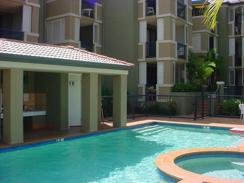 Beaches On Wave Street Gold Coast Exterior photo