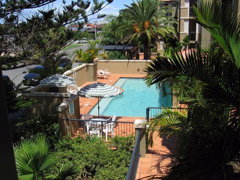 Beaches On Wave Street Gold Coast Exterior photo