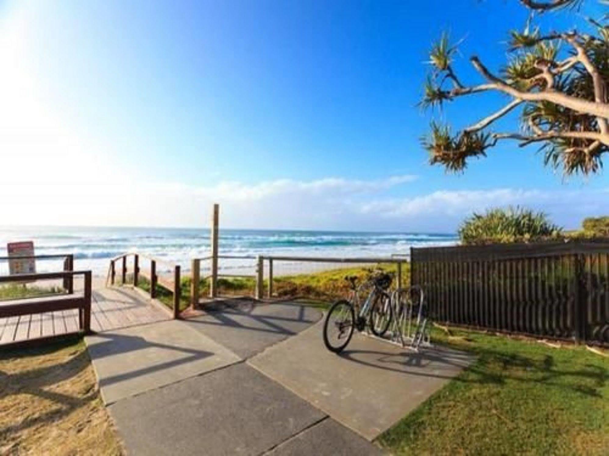 Beaches On Wave Street Gold Coast Exterior photo