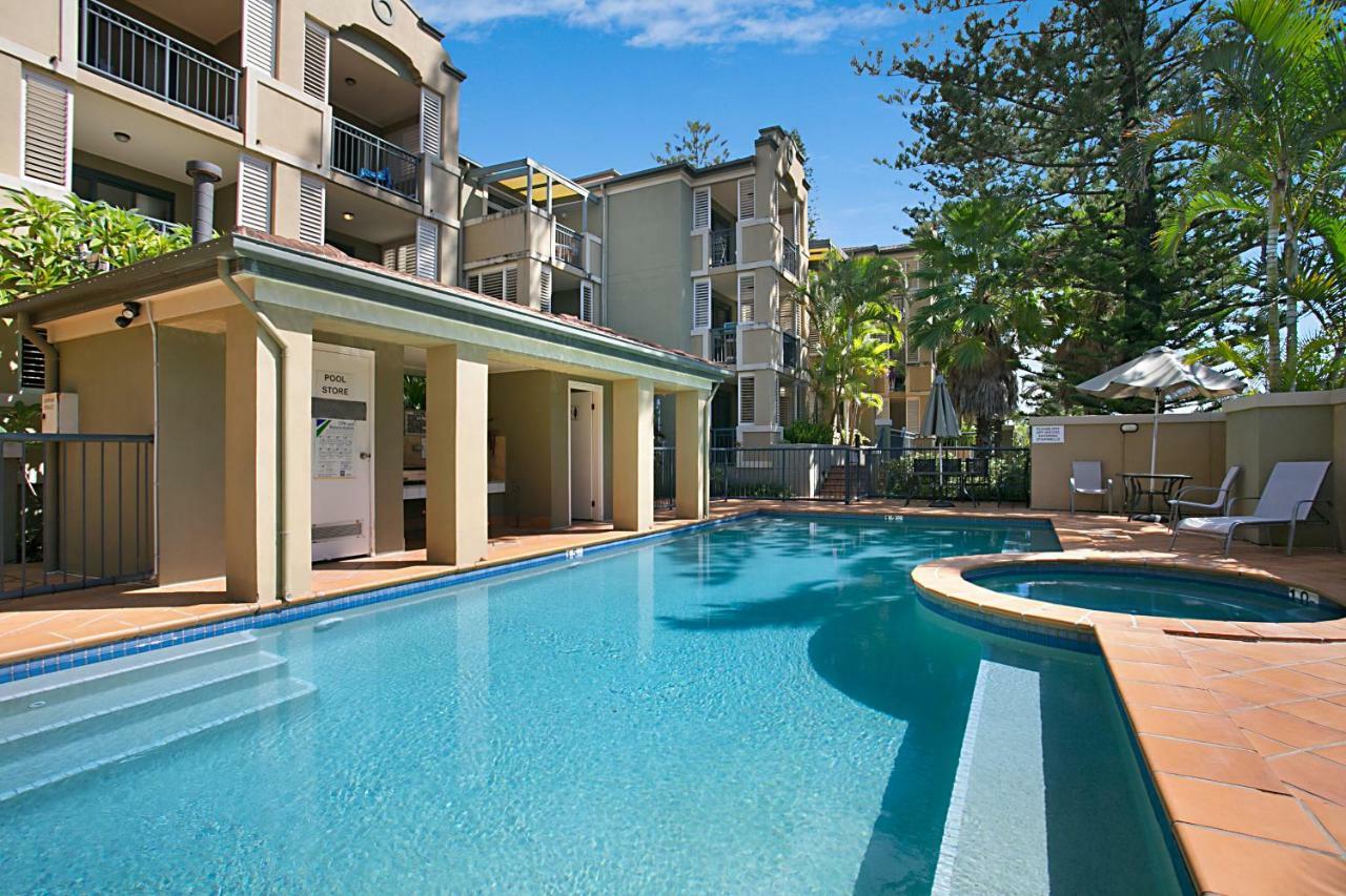 Beaches On Wave Street Gold Coast Exterior photo
